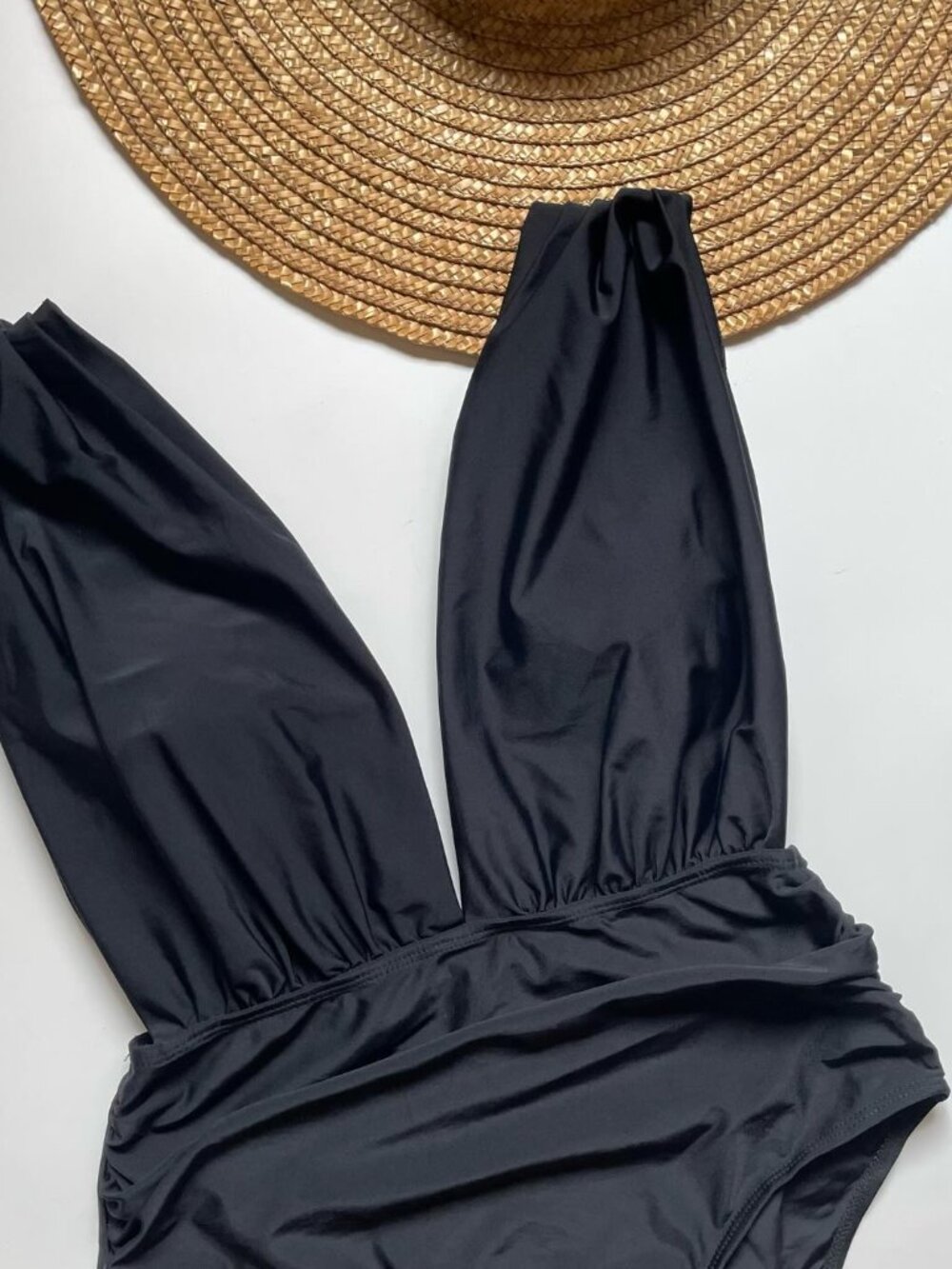CUPSHE Women's One Piece Swimsuit Halter Plunging Neck Bathing Suit